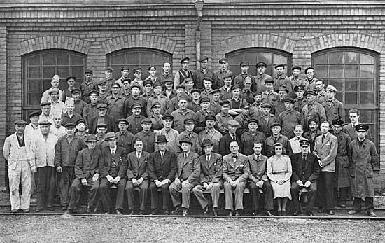 Maskiningenjören, förrådsförvaltare, kontorspersonal, verkmästare och personal i verkstäder och förråd i Finspång 1944.
