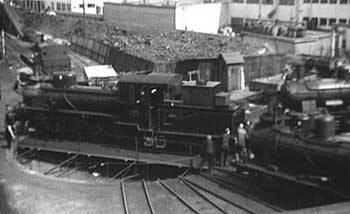 Turntable at VGJ engine shed att Göteborg new station 1947