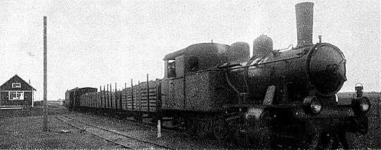 Blandat tåg med last av bland annat sockerbetor. Lok nummer 1 svarar för dragkraften. Året är omkring 1920