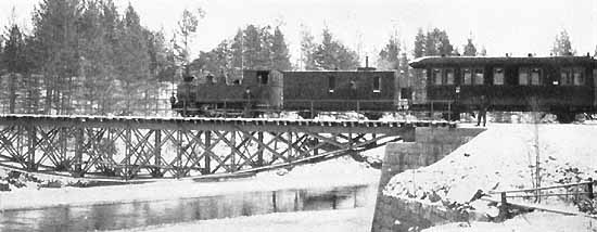 Engine No 2 at the bridge over Vinströmmen